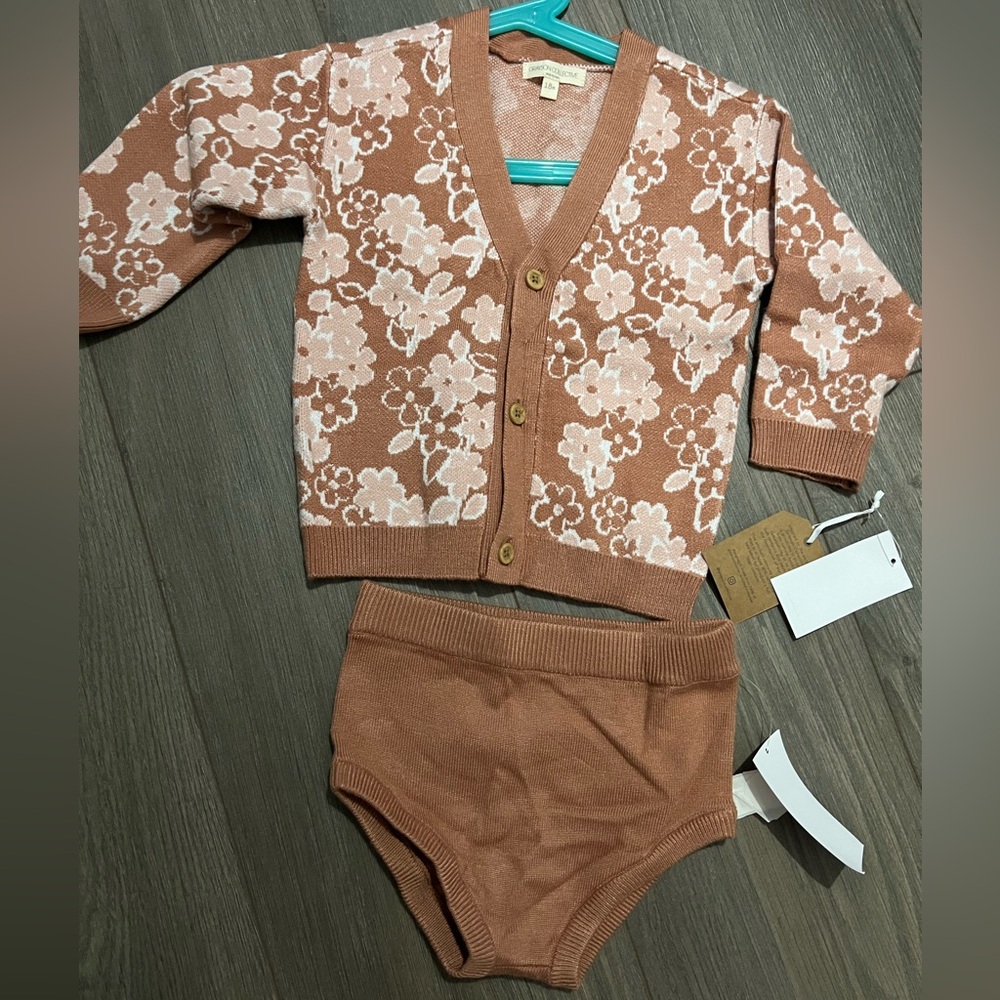Matching set flower sweater/bloomer